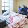 Yadira Henríquez encabeza entrega de canastillas a parturientas en maternidad La Altagracia